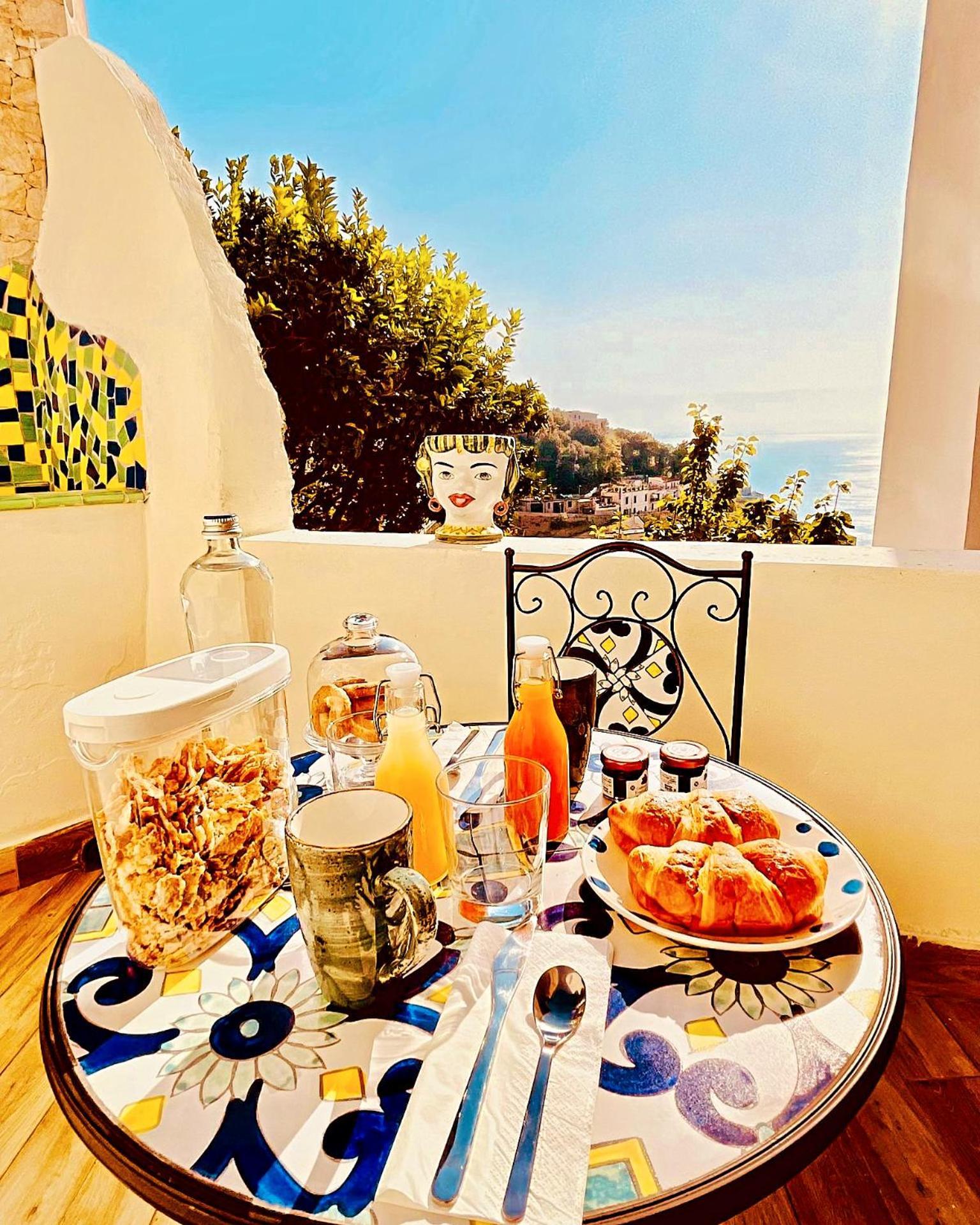 דירות Vietri Borgo Virginia - Sea View In Amalfi Coast מראה חיצוני תמונה